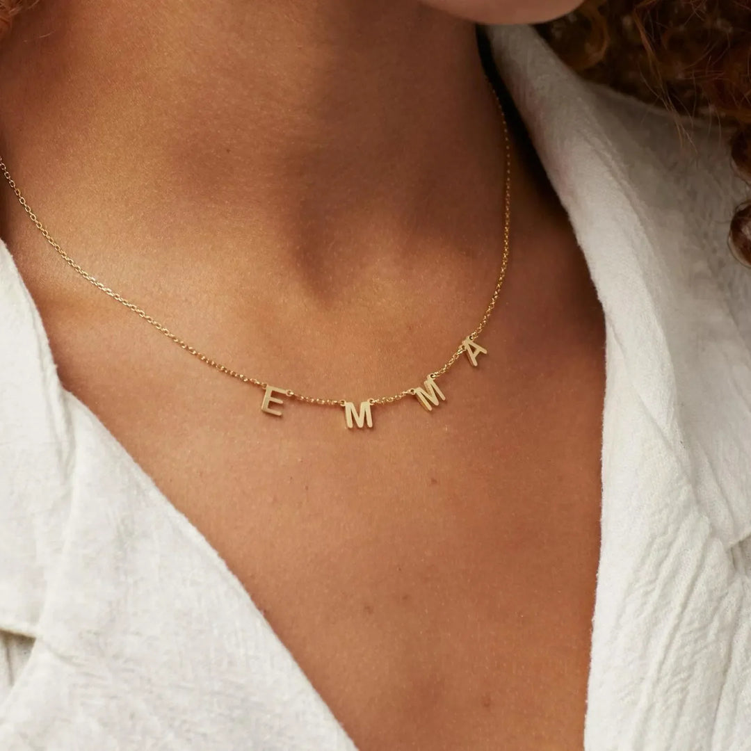 COLLIER AVEC UNE LETTRE