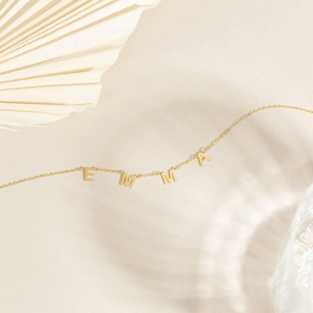 COLLIER AVEC UNE LETTRE