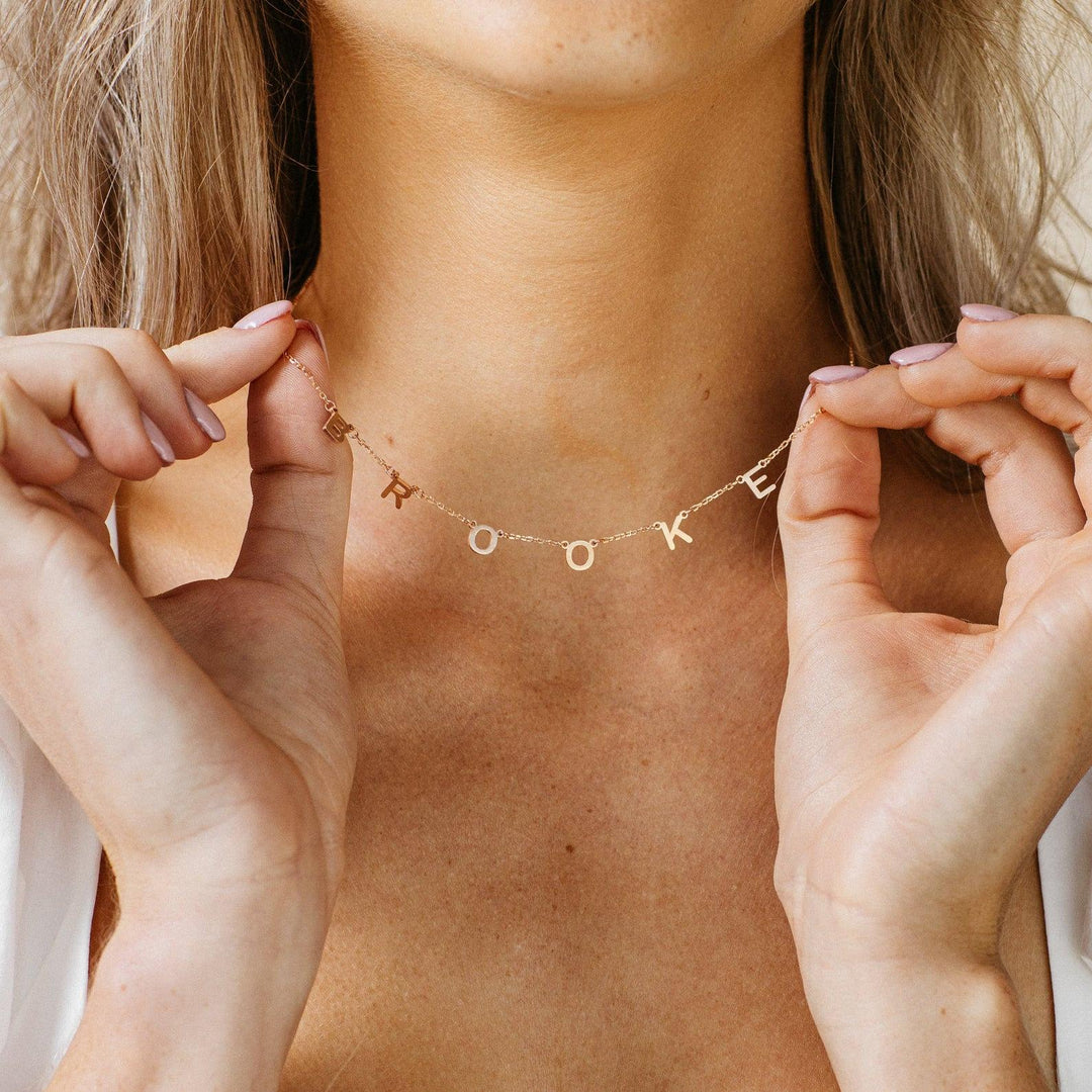COLLIER AVEC UNE LETTRE