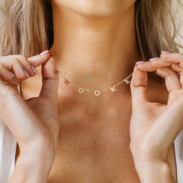 COLLIER AVEC UNE LETTRE