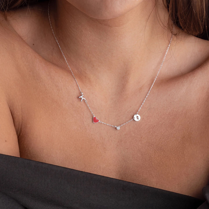 COLLIER AVEC INITIALE EN FORME DE CŒUR
