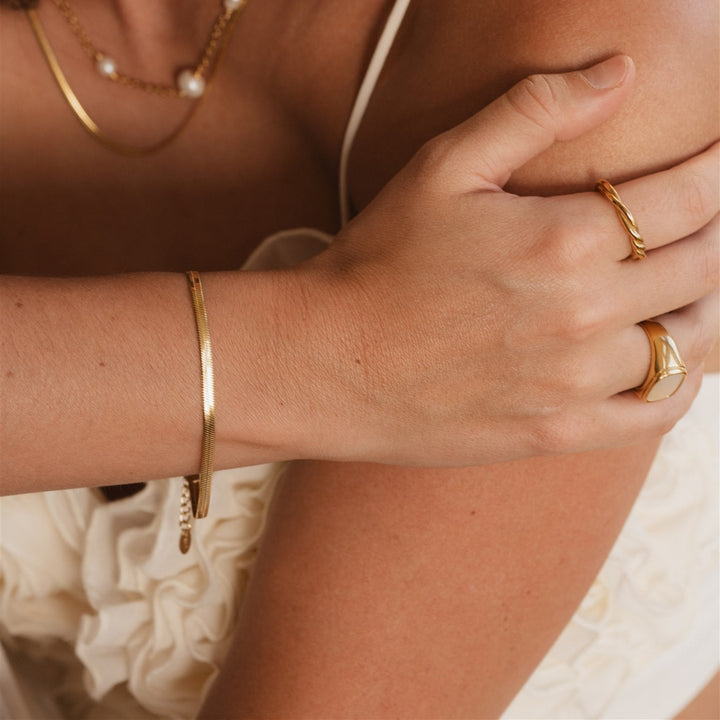 BAGUE EN NACRE