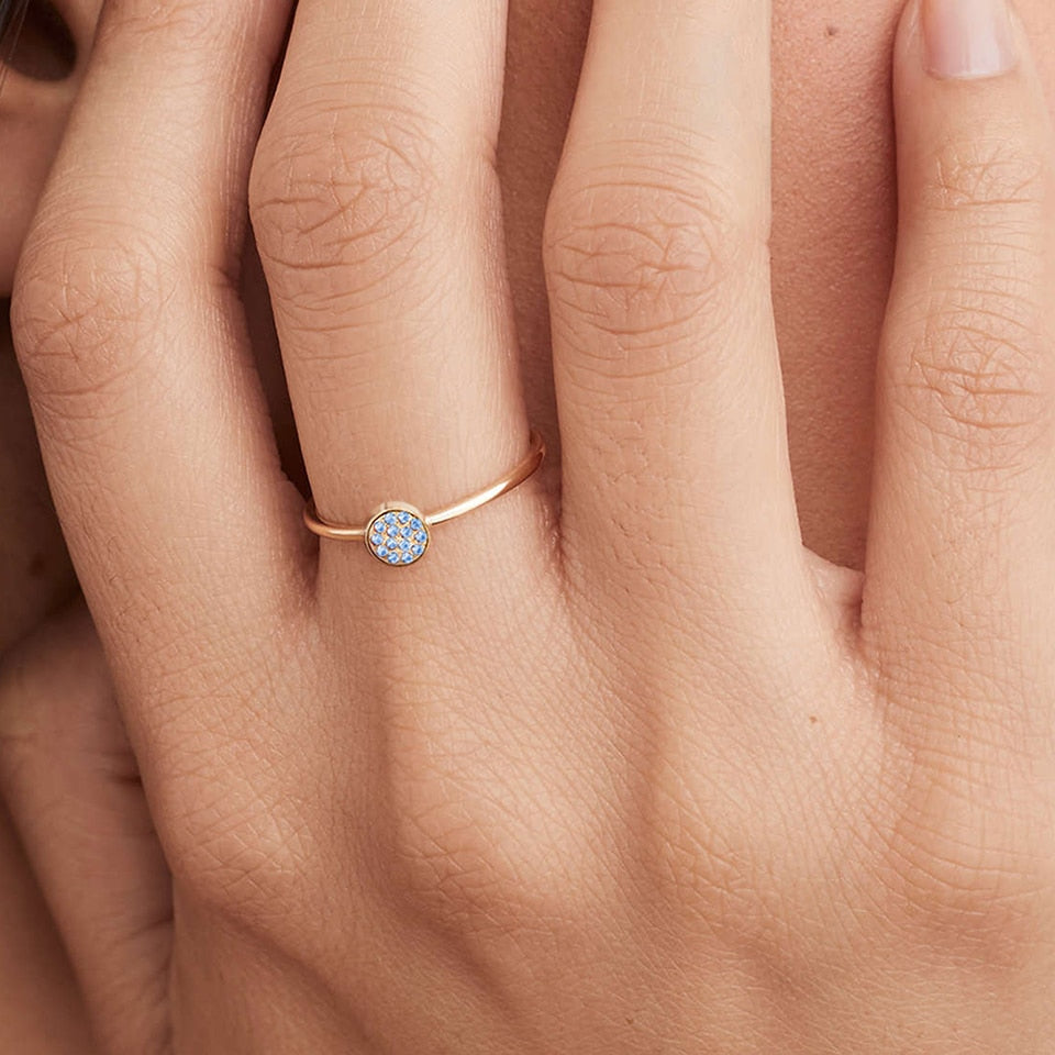 BAGUE CLASSIQUE AVEC PIERRE DU MOIS DE NAISSANCE