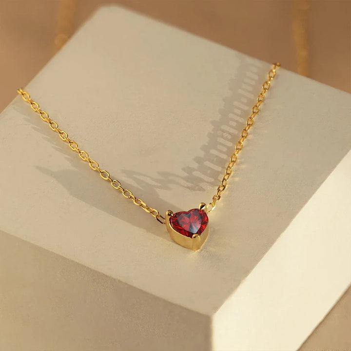 COLLIER AVEC UNE PIERRE DE NAISSANCE EN FORME DE CŒUR