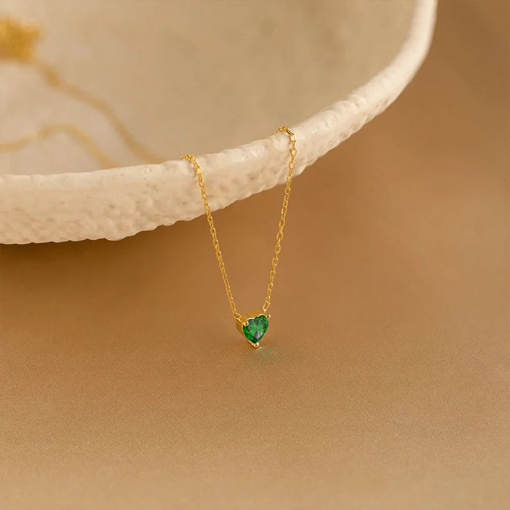 COLLIER AVEC UNE PIERRE DE NAISSANCE EN FORME DE CŒUR