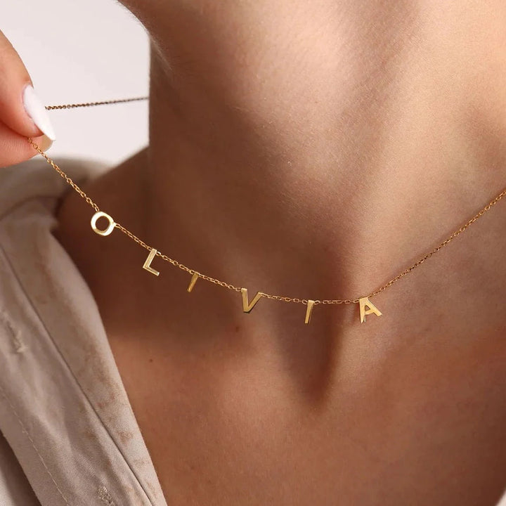COLLIER AVEC UNE LETTRE